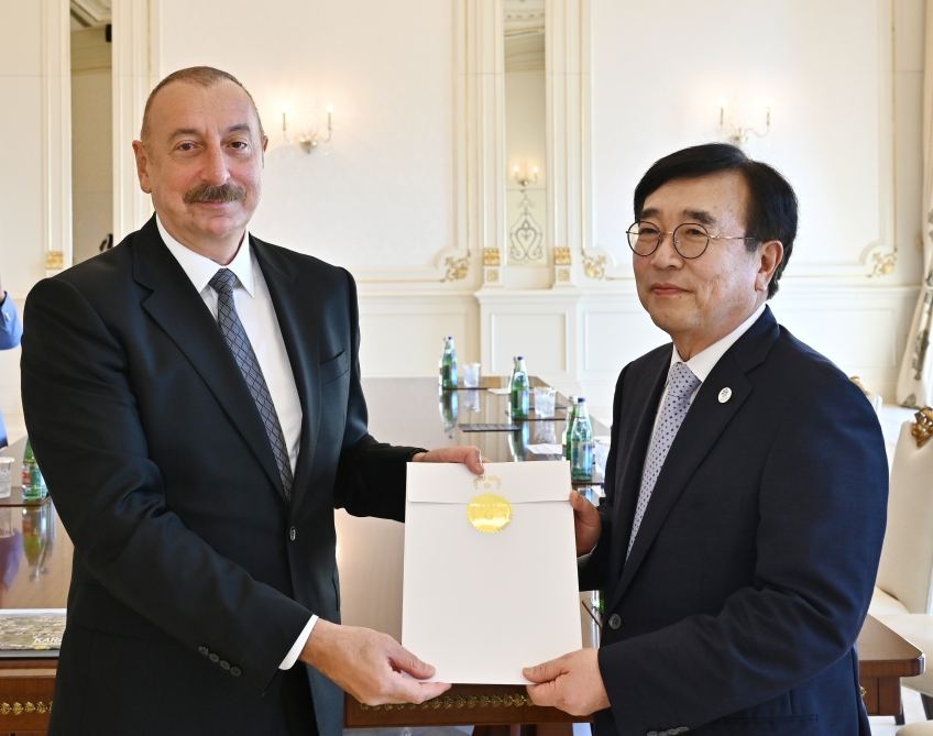 President Ilham Aliyev receives Special Representative of President of Republic of Korea (PHOTO)