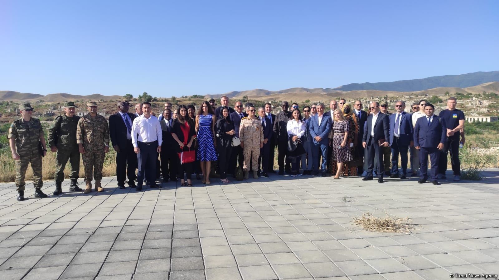 Representatives of diplomatic corps inspect old center of Azerbaijani Fuzuli city (PHOTO)