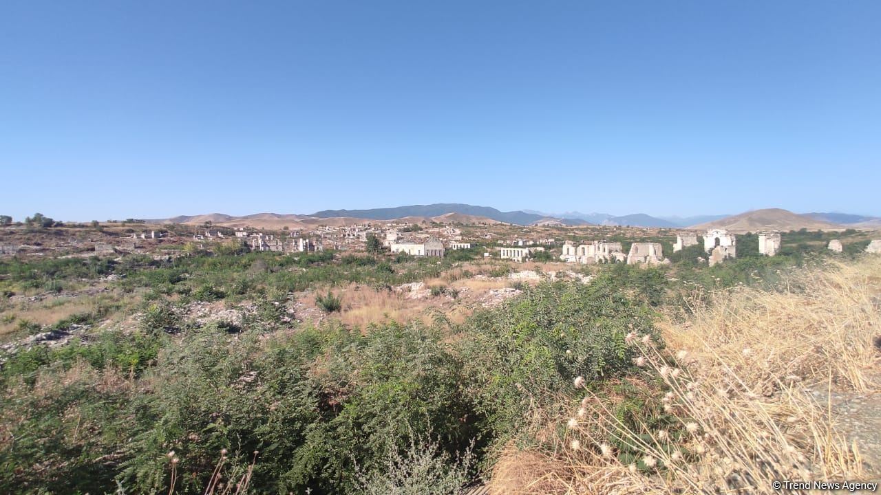 Representatives of diplomatic corps inspect old center of Azerbaijani Fuzuli city (PHOTO)