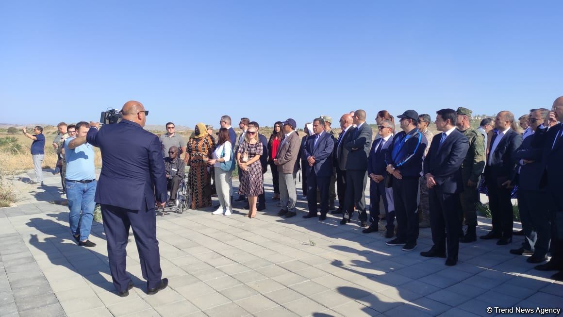 Representatives of diplomatic corps inspect old center of Azerbaijani Fuzuli city (PHOTO)