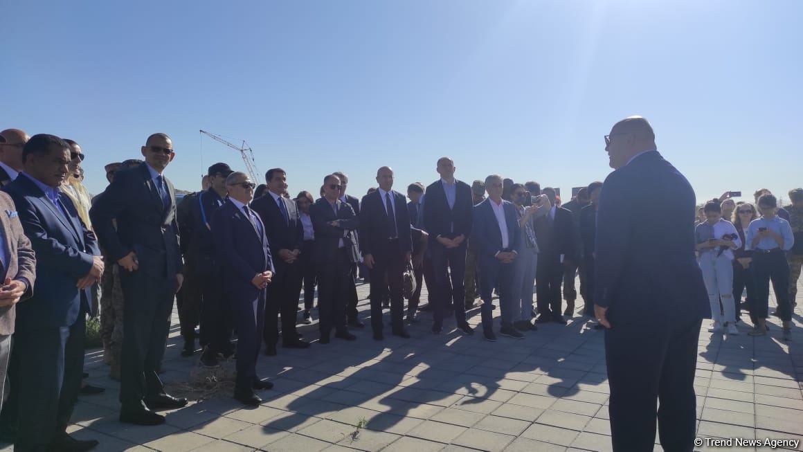 Representatives of diplomatic corps inspect old center of Azerbaijani Fuzuli city (PHOTO)