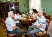 В Национальный музей истории переданы материалы, посвященные одному из основателей журнала "Молла Насреддин" (ФОТО)