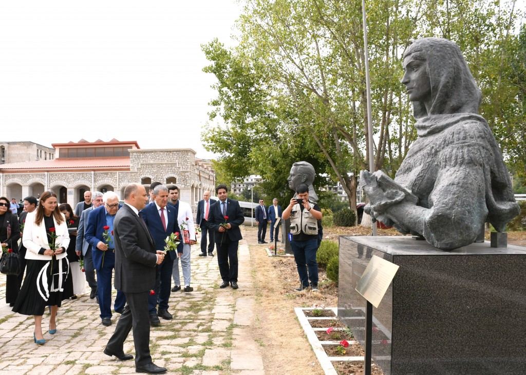 Возрожден литературный "Меджлиси-Унс", действовавший в Шуше в XIX веке (ФОТО)