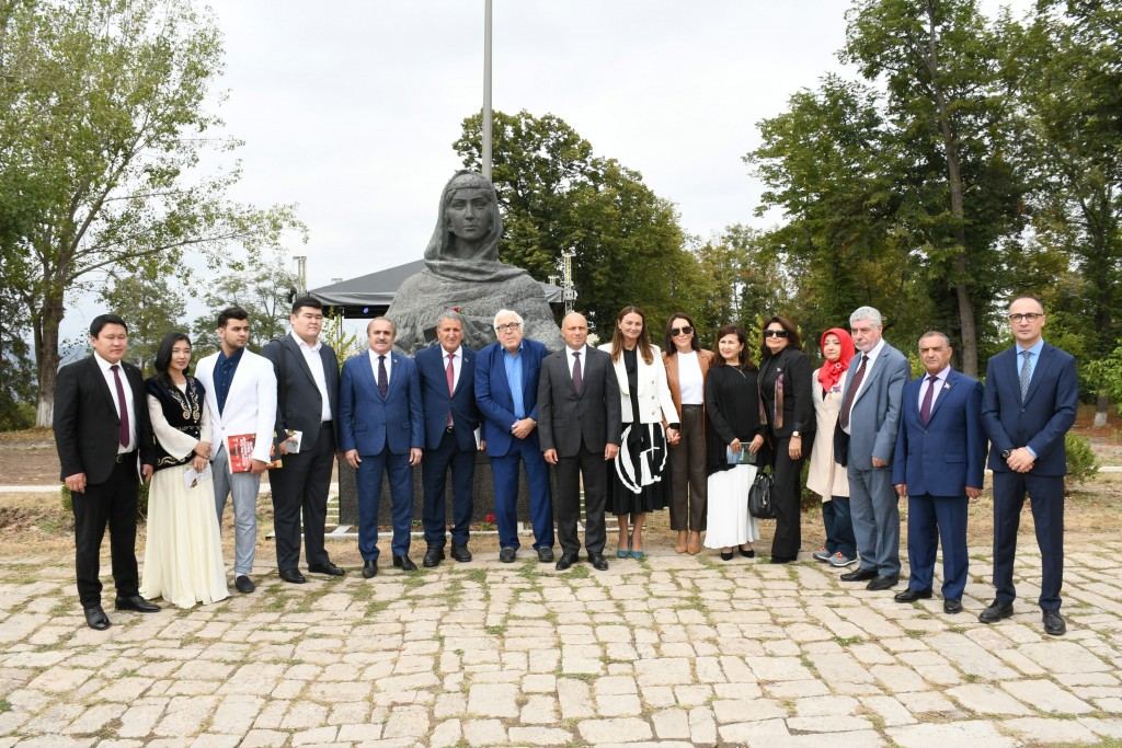 Возрожден литературный "Меджлиси-Унс", действовавший в Шуше в XIX веке (ФОТО)