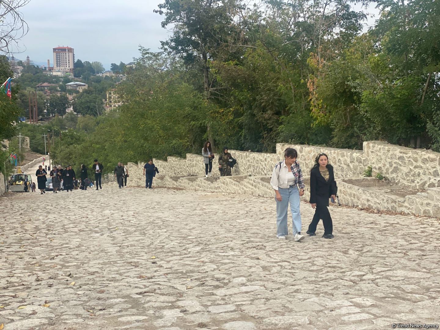 Продолжается поездка представителей НПО в Шушу (ФОТО)