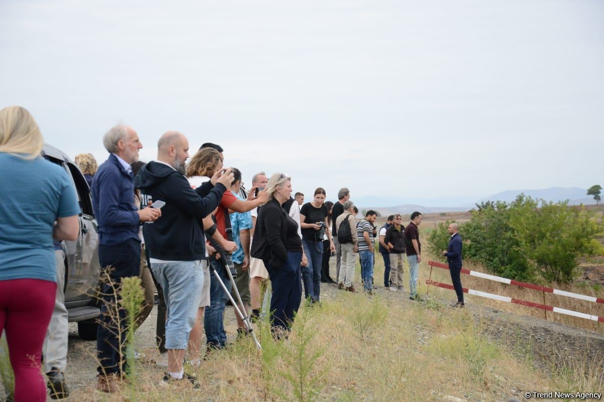 Foreign travelers visit mosque in Azerbaijan's Fuzuli (PHOTO)
