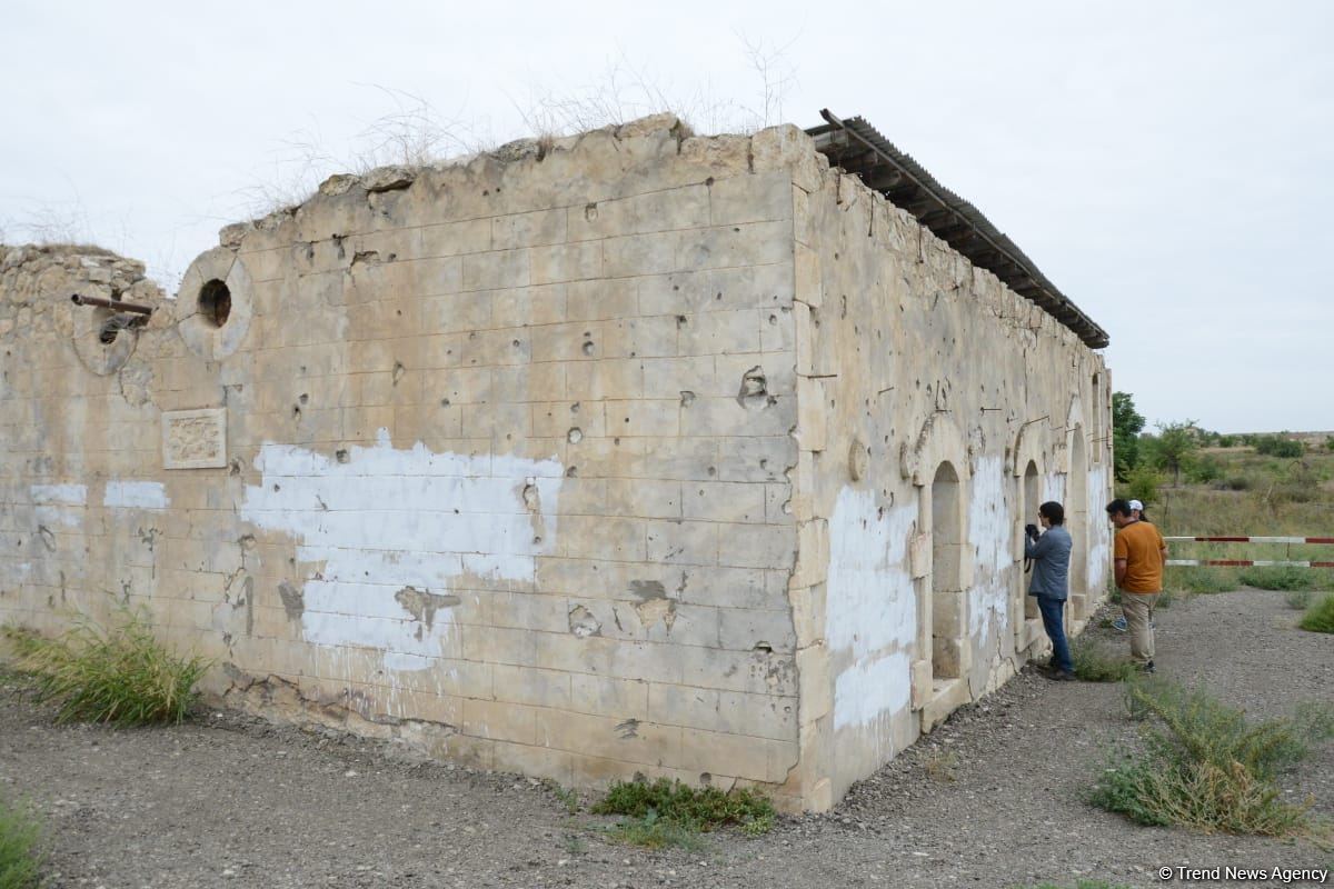 Foreign travelers visit mosque in Azerbaijan's Fuzuli (PHOTO)
