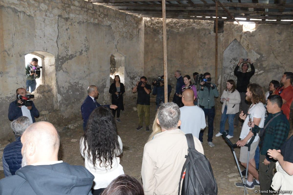 Foreign travelers visit mosque in Azerbaijan's Fuzuli (PHOTO)