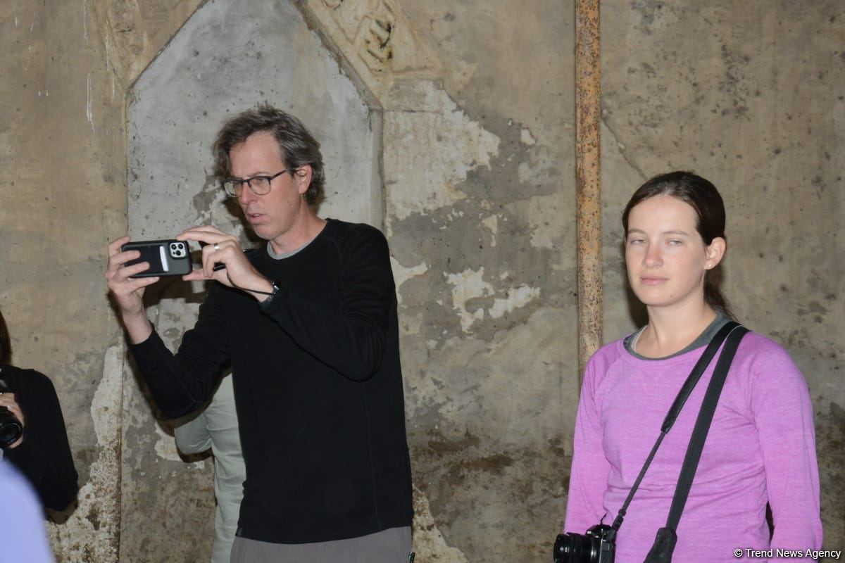 Foreign travelers visit mosque in Azerbaijan's Fuzuli (PHOTO)