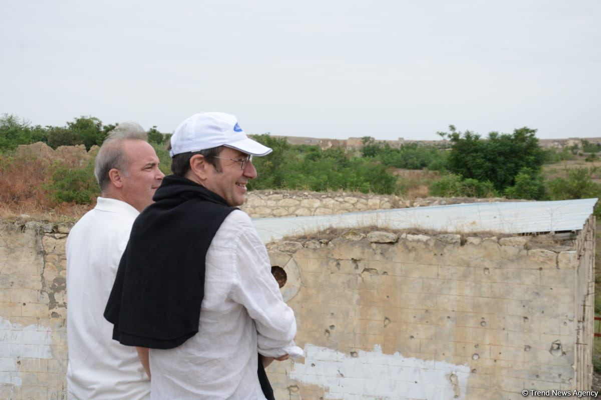 Foreign travelers visit mosque in Azerbaijan's Fuzuli (PHOTO)