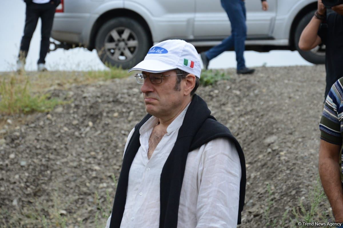 Foreign travelers visit mosque in Azerbaijan's Fuzuli (PHOTO)