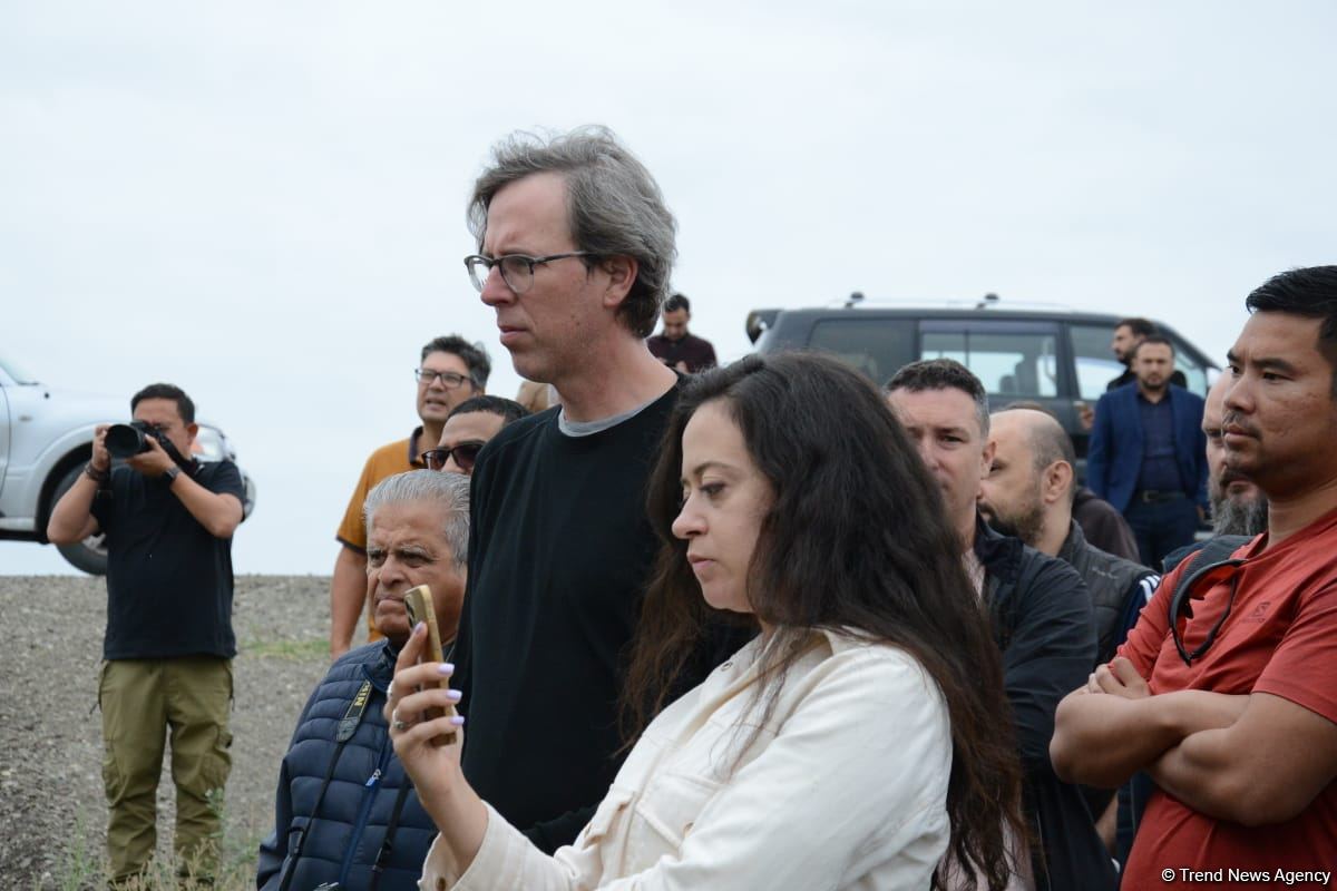 Foreign travelers visit mosque in Azerbaijan's Fuzuli (PHOTO)