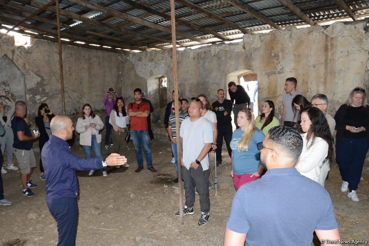 Foreign travelers visit mosque in Azerbaijan's Fuzuli (PHOTO)