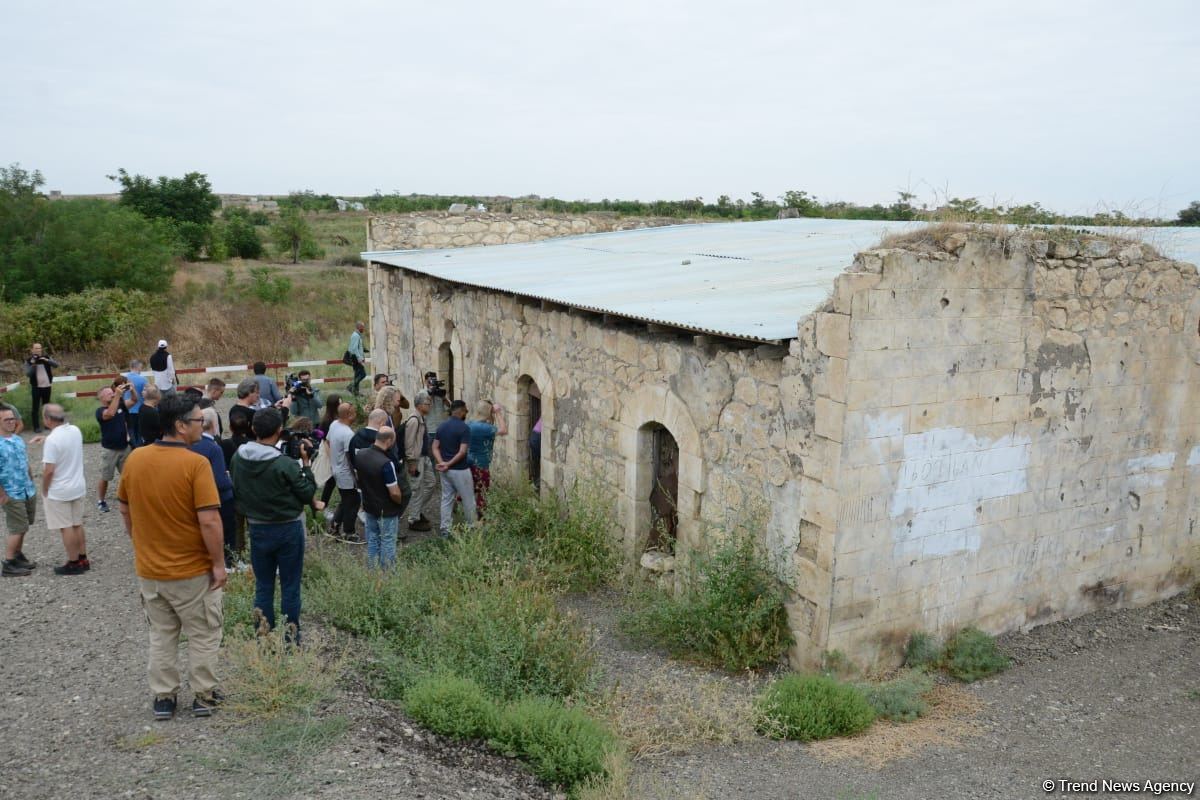 Foreign travelers visit mosque in Azerbaijan's Fuzuli (PHOTO)