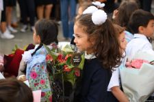 Сегодня в Азербайджане пошли в школу более 158 тысяч первоклассников - Фоторепортаж