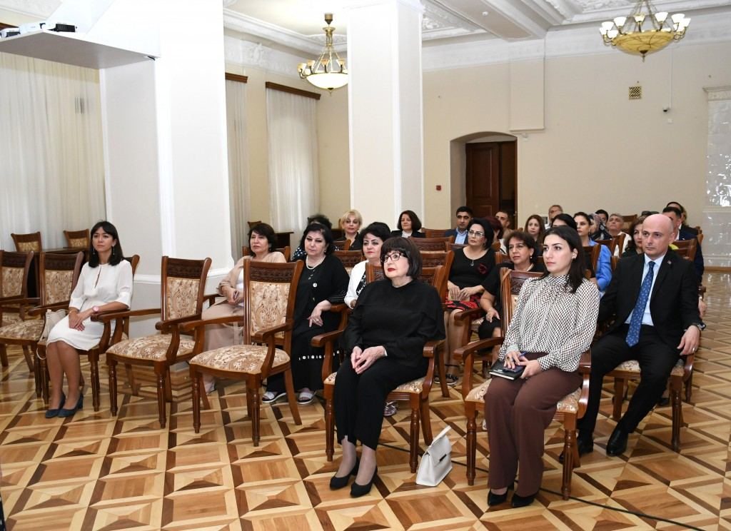 Министр культуры Анар Керимов посетил ряд музеев Баку (ФОТО)