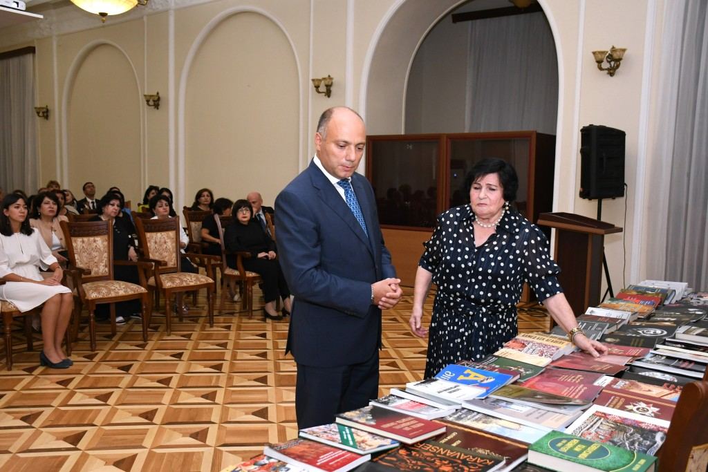 Министр культуры Анар Керимов посетил ряд музеев Баку (ФОТО)