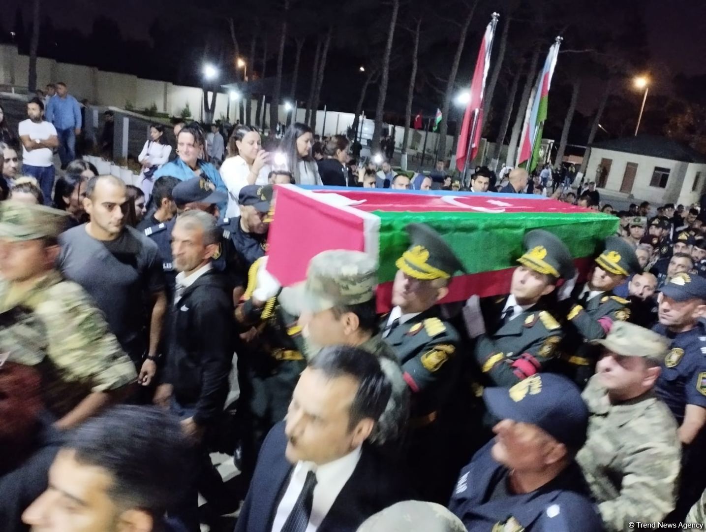 Шехид Полад Ширинов похоронен во второй Аллее почетного захоронения в Баку (ФОТО)