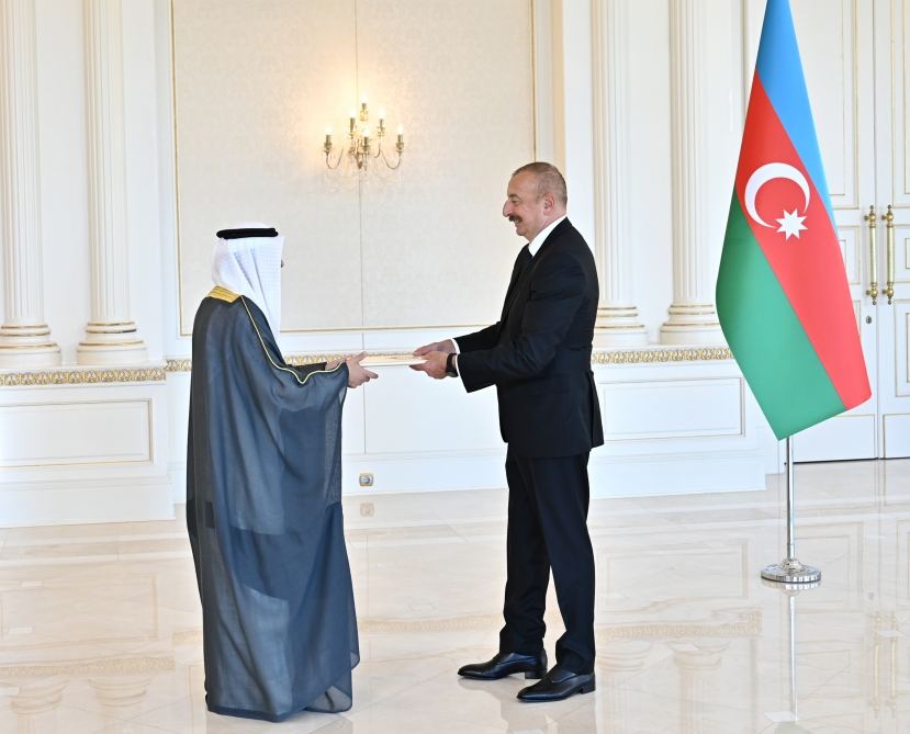 President Ilham Aliyev receives credentials of incoming ambassador of Kuwait (PHOTO/VIDEO)