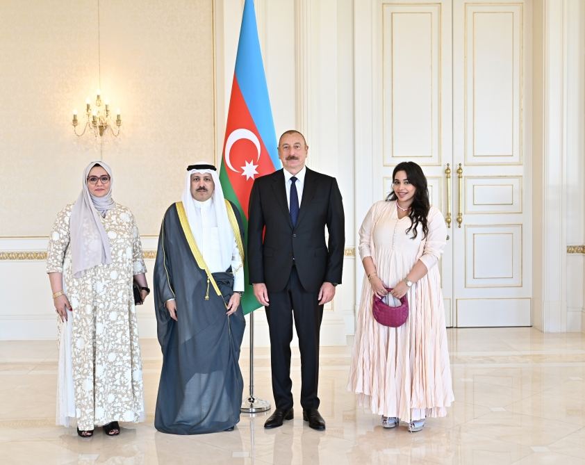 President Ilham Aliyev receives credentials of incoming ambassador of Kuwait (PHOTO/VIDEO)