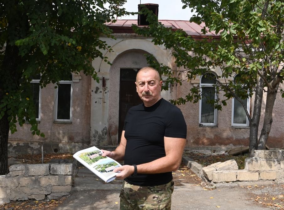 Президент Ильхам Алиев поднял флаг Азербайджана в городе Лачин (ФОТО/ВИДЕО)