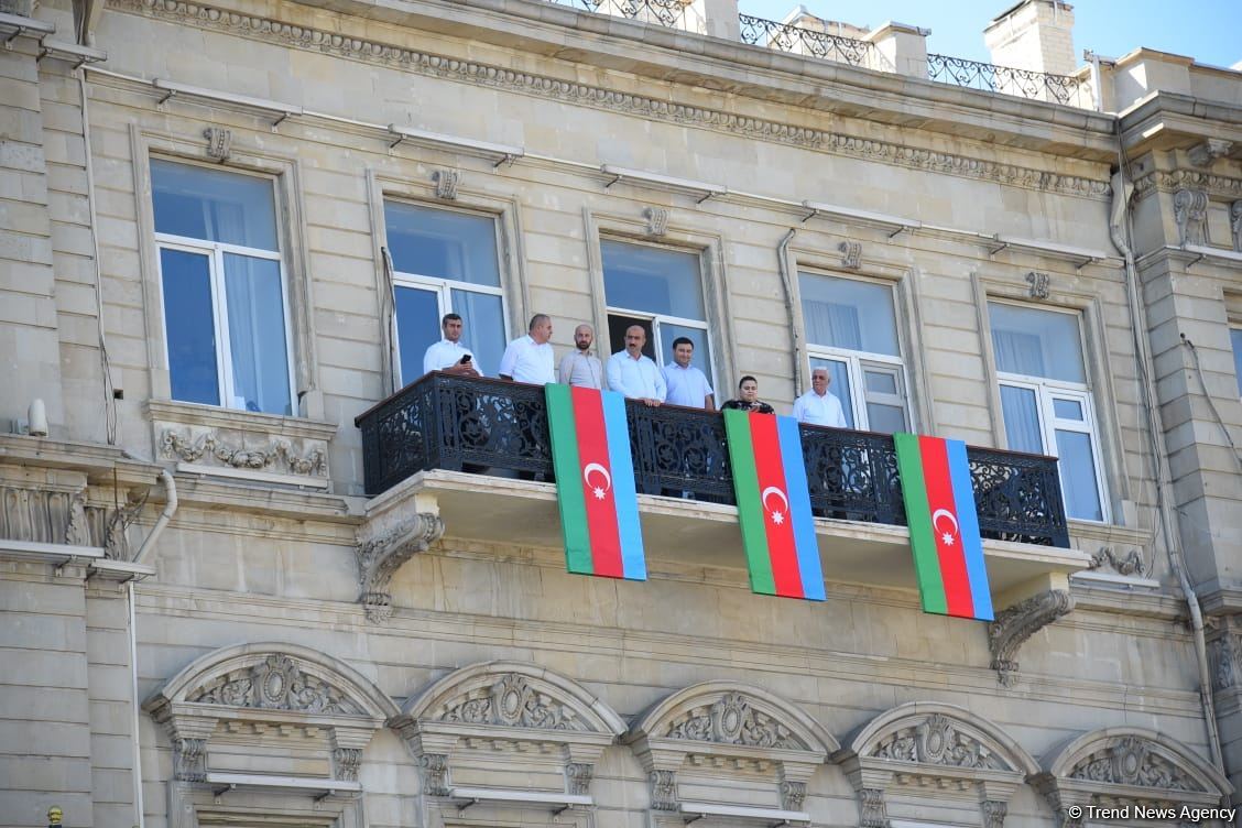В Азербайджане минутой молчания почтили память шехидов Отечественной войны (ФОТО/ВИДЕО)