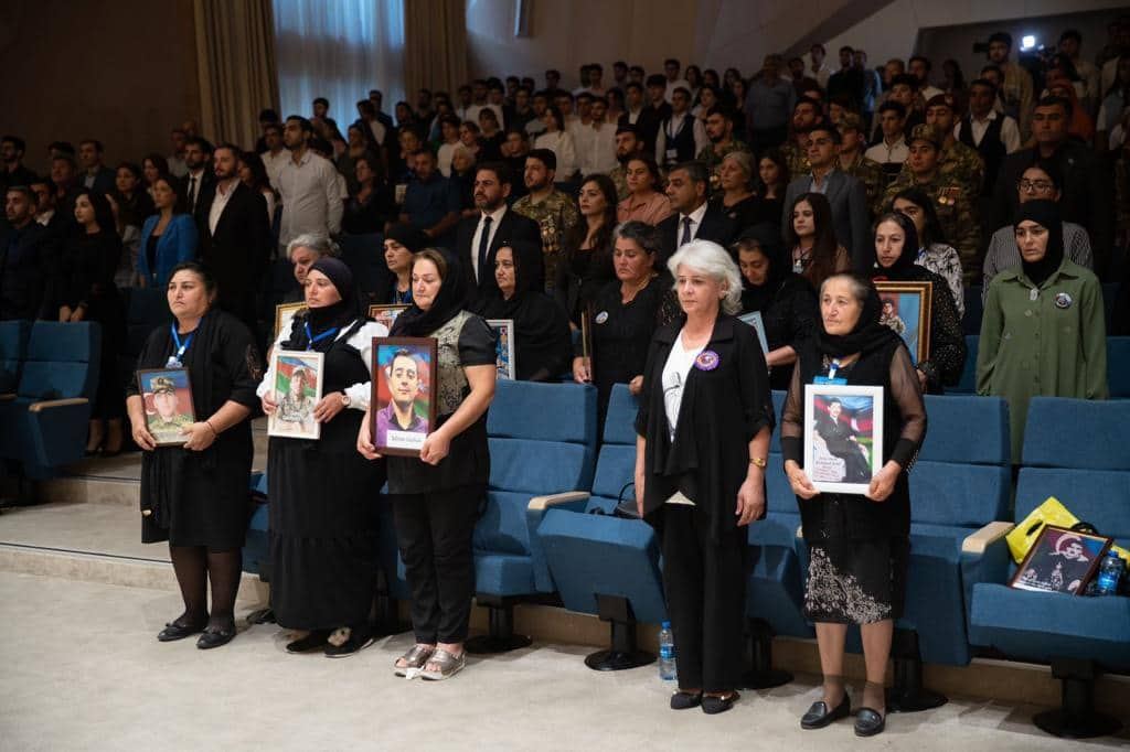 В Баку представлен спектакль "Добрая весть" о героях Карабахской войны (ФОТО)