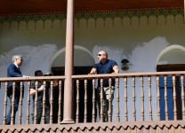 Президент Ильхам Алиев и Первая леди Мехрибан Алиева ознакомились с ходом восстановительных работ в комплексе имения Мехмандаровых в Шуше (ФОТО/ВИДЕО)