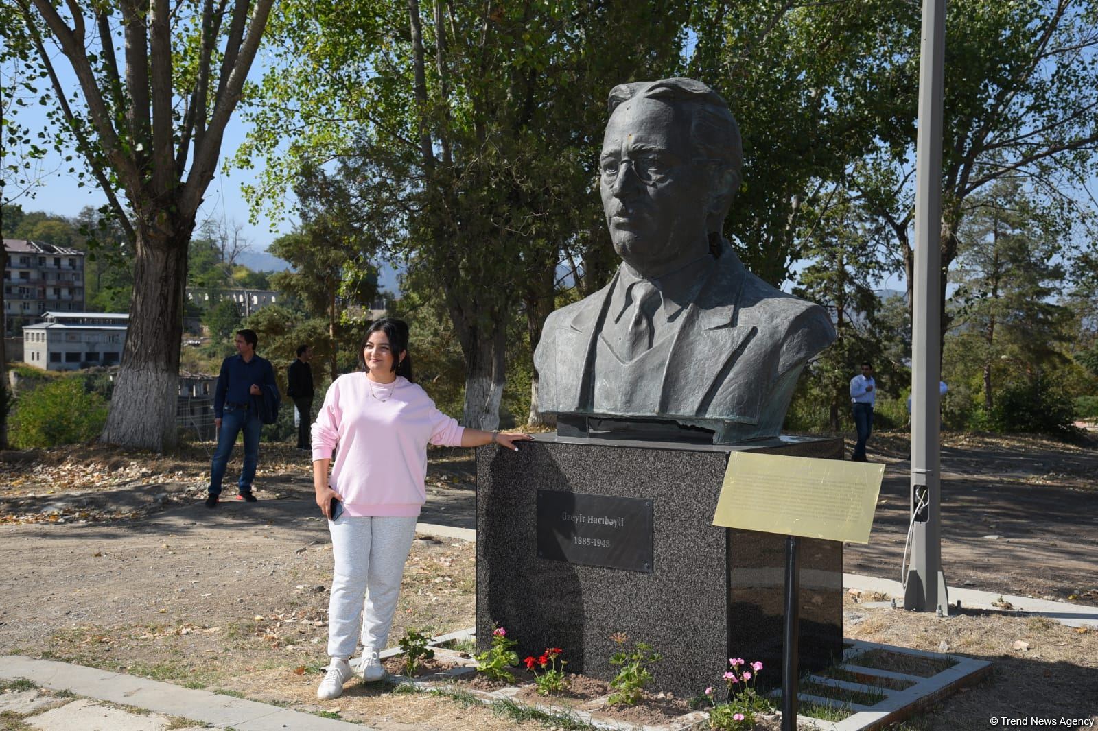 Участники I Форума мозговых центров Азербайджана совершили прогулку по историческому центру города Шуша (ФОТО)