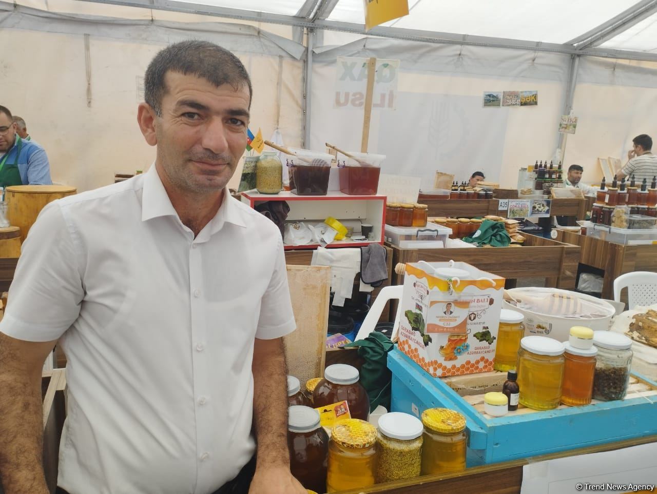 На ярмарке продукции пчеловодства в Баку представлен мед, произведенный в Восточном Зангезуре и Карабахе (ФОТО)