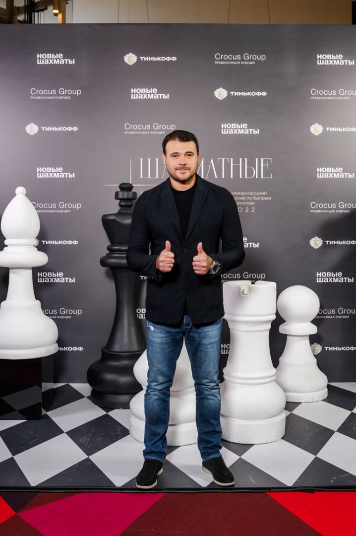Эмин Агаларов сделал символический ход в партии Теймура Раджабова -  "Шахматные звезды – 2022" (ФОТО)