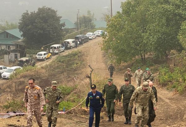 Military attachés accredited to Azerbaijan examine mass burial site found in Edilli village (PHOTO)