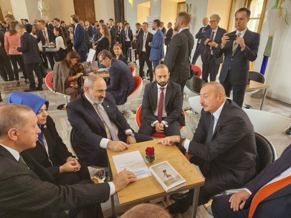 President Ilham Aliyev, Turkish President Recep Tayyip Erdogan and Armenian PM Nikol Pashinyan meet in Prague (PHOTO/VIDEO)