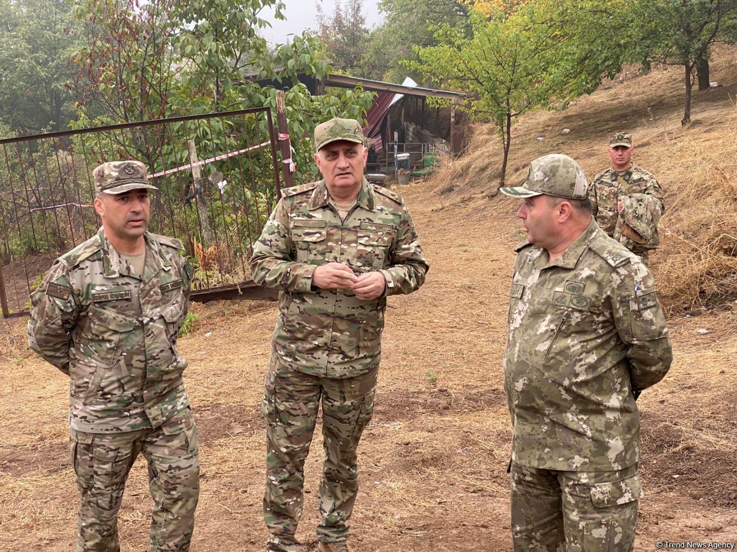 Военные атташе в Азербайджане осмотрели массовое захоронение, обнаруженное в селе Эдилли (ФОТО)