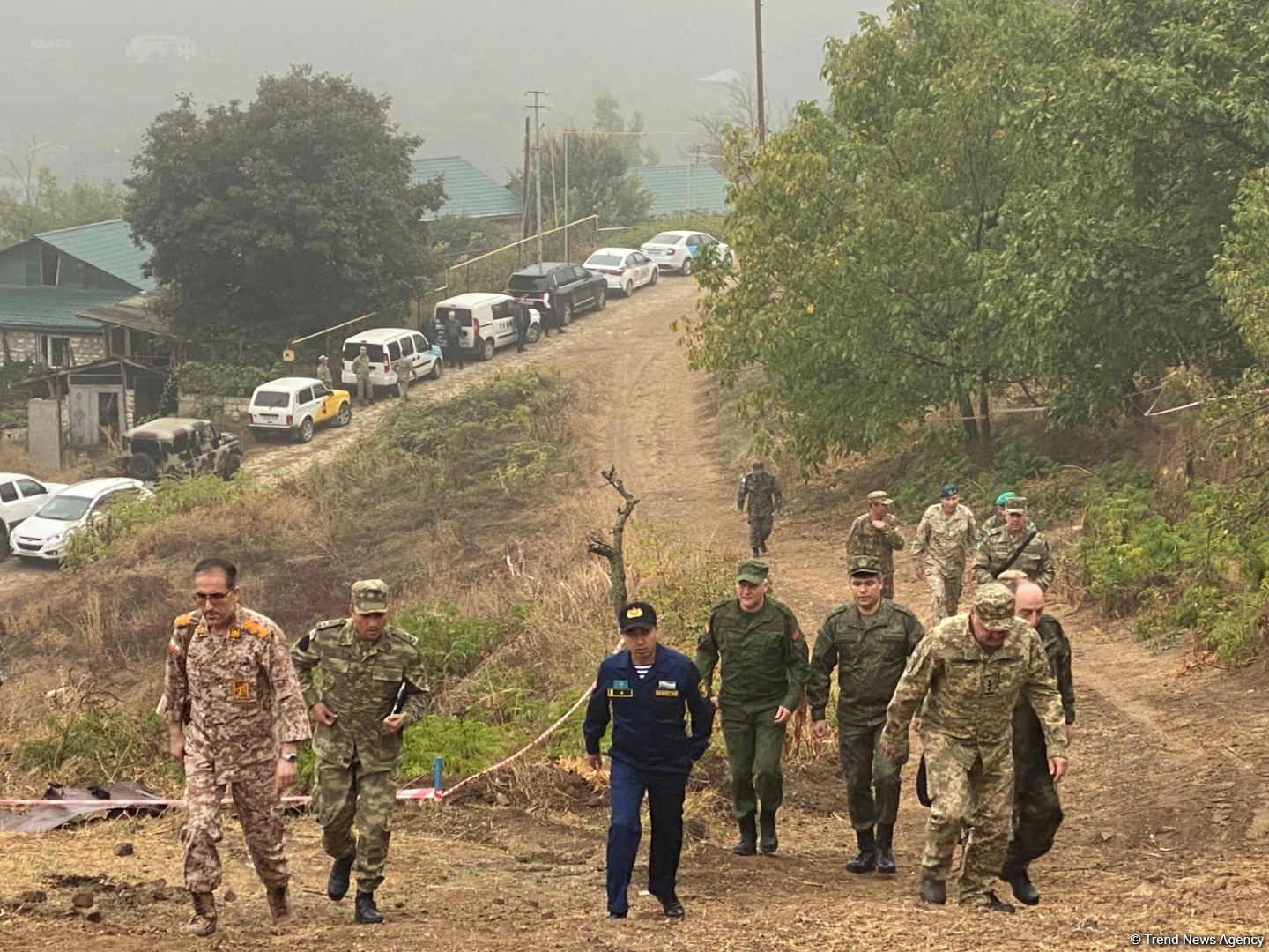 Военные атташе в Азербайджане осмотрели массовое захоронение, обнаруженное в селе Эдилли (ФОТО)