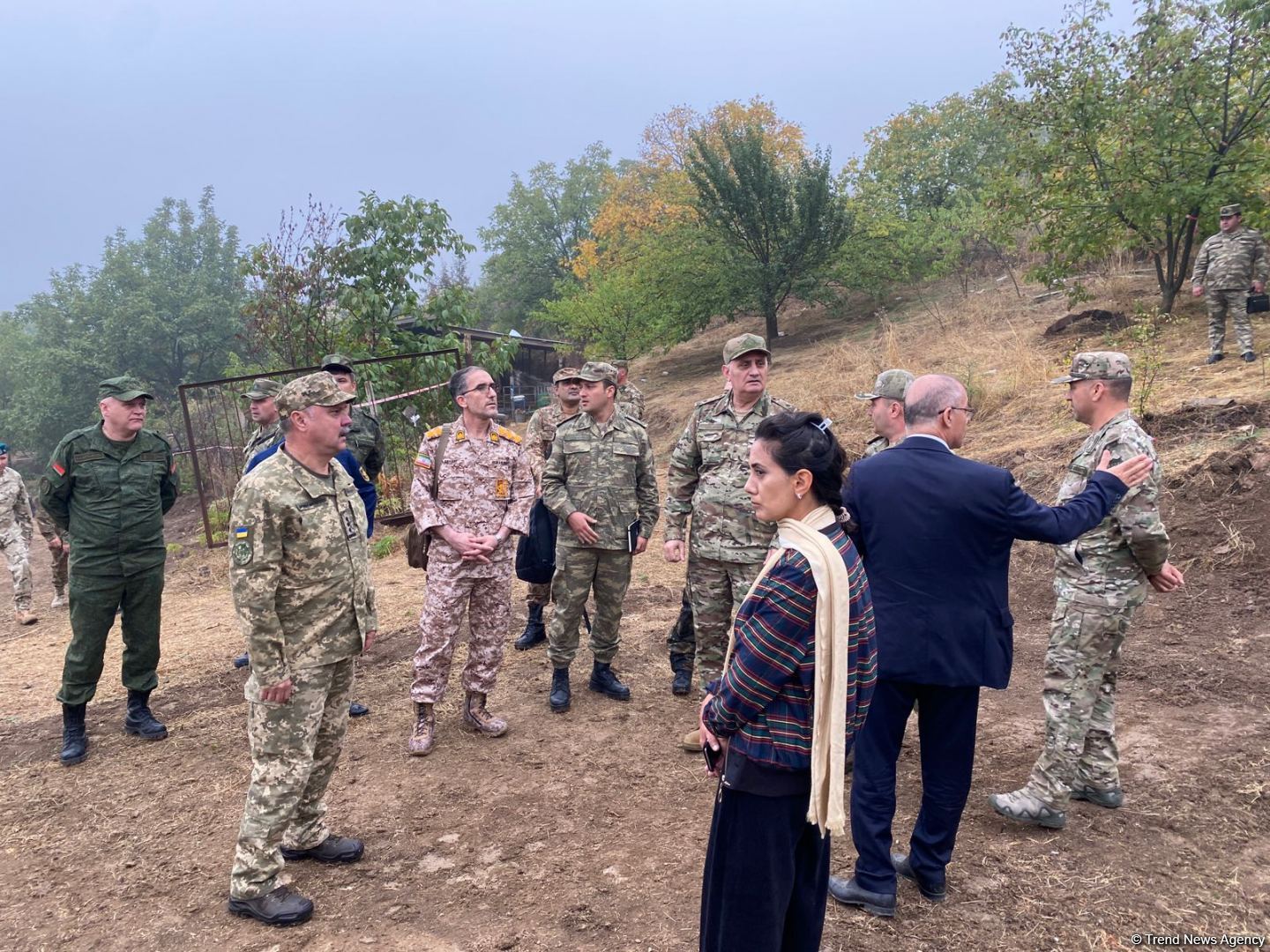 Военные атташе в Азербайджане осмотрели массовое захоронение, обнаруженное в селе Эдилли (ФОТО)