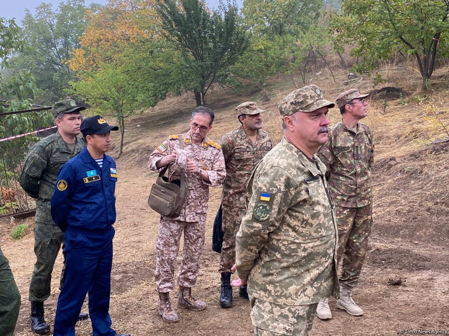 Военные атташе в Азербайджане осмотрели массовое захоронение, обнаруженное в селе Эдилли (ФОТО)