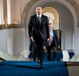 Президент Ильхам Алиев принял участие в пленарной сессии открытия саммита «Европейское политическое сообщество» в Праге (ФОТО/ВИДЕО)