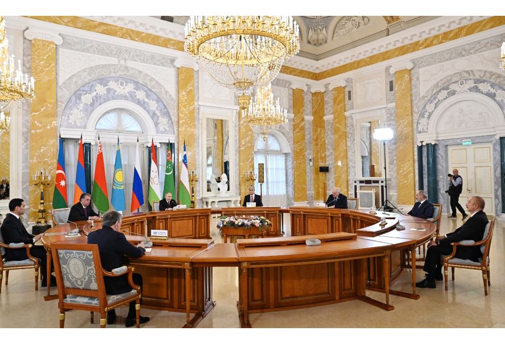 Президент Ильхам Алиев принял участие в неформальной встрече глав государств СНГ в Санкт-Петербурге (ФОТО)