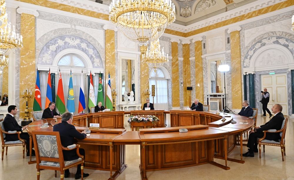 Президент Ильхам Алиев принял участие в неформальной встрече глав государств СНГ в Санкт-Петербурге (ФОТО)