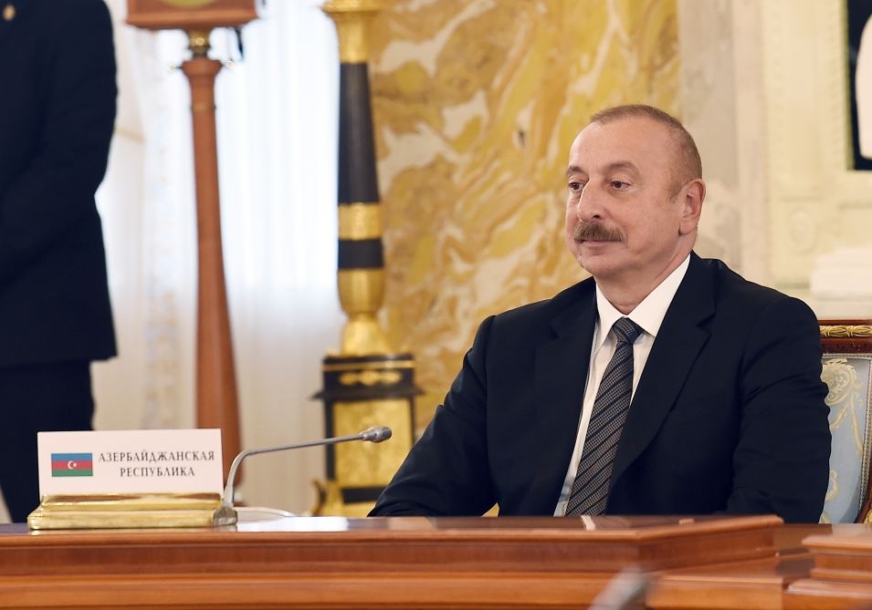Президент Ильхам Алиев принял участие в неформальной встрече глав государств СНГ в Санкт-Петербурге (ФОТО)
