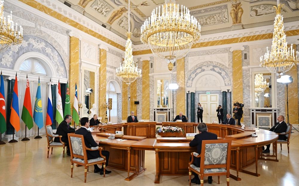 Президент Ильхам Алиев принял участие в неформальной встрече глав государств СНГ в Санкт-Петербурге (ФОТО)