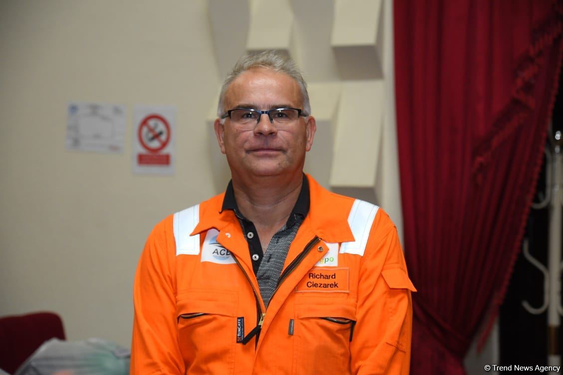 Azeri Central East platform insured by international insurance company - project manager (PHOTO)