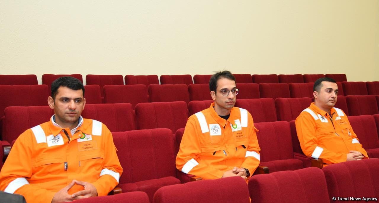 Azeri Central East platform insured by international insurance company - project manager (PHOTO)