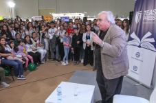 Те, кто нас не любит – нас не знают: встреча с народным поэтом Рамизом Ровшаном (ФОТО)