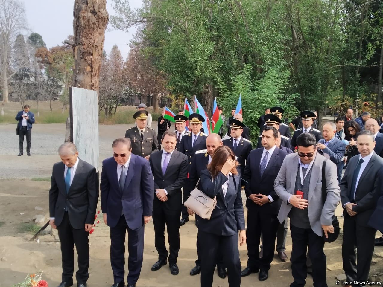 Foreign diplomats commemorate those killed in Armenia's rocket attacks on Ganja (PHOTO)