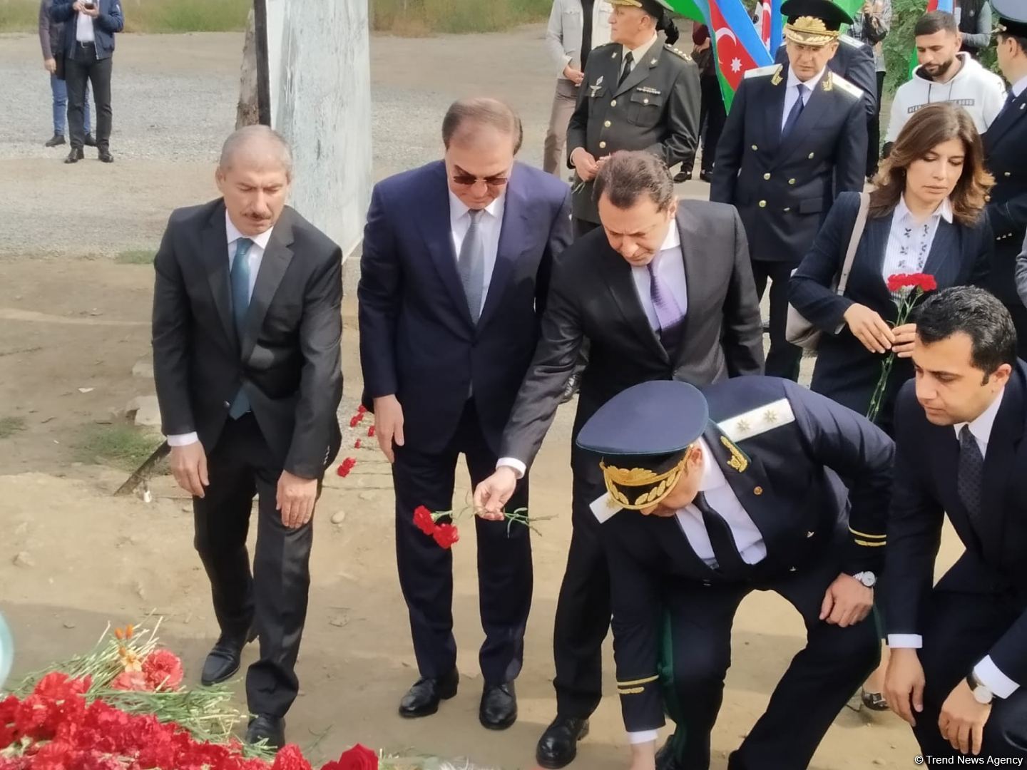 Foreign diplomats commemorate those killed in Armenia's rocket attacks on Ganja (PHOTO)