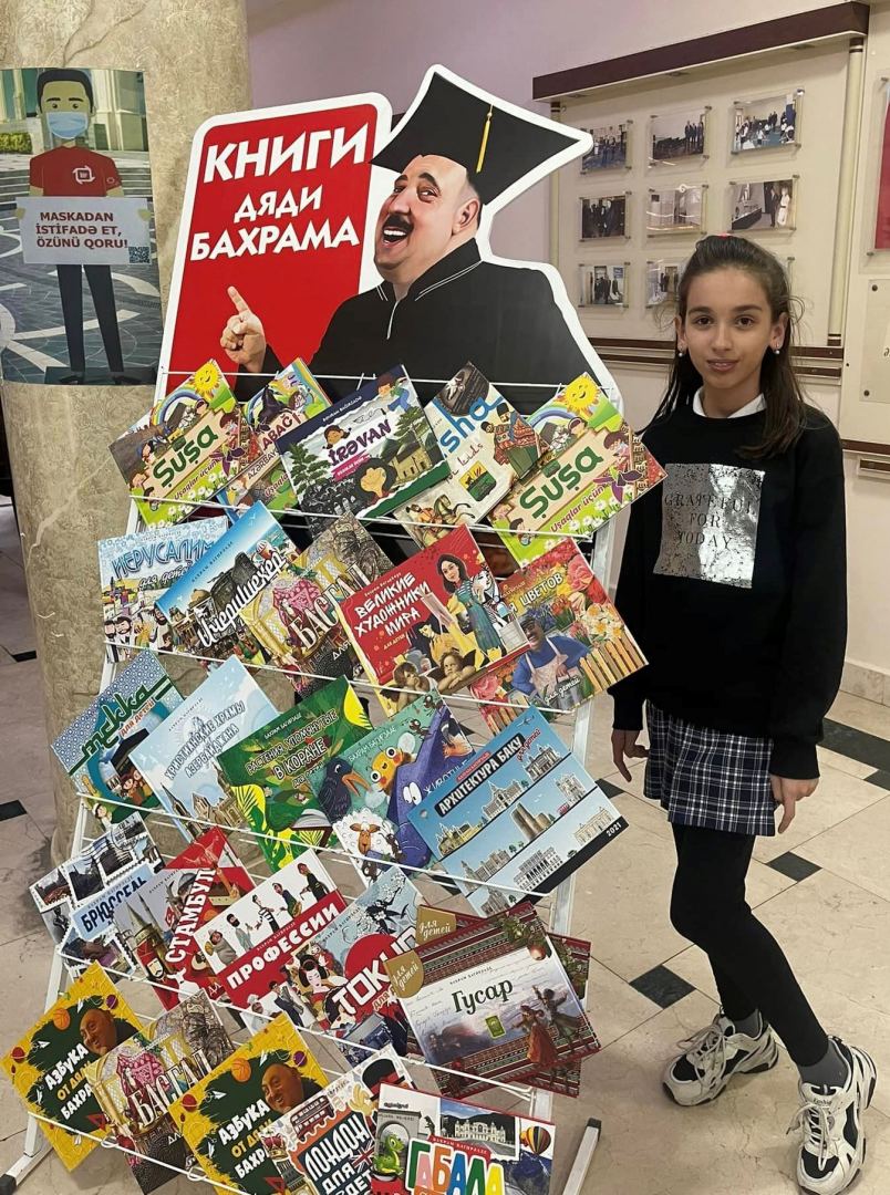Бахрам Багирзаде проводит в родной школе просветительскую акцию "Прочитал – передай другому" (ФОТО)