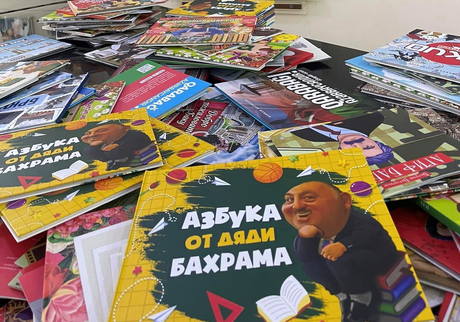 Бахрам Багирзаде проводит в родной школе просветительскую акцию "Прочитал – передай другому" (ФОТО)