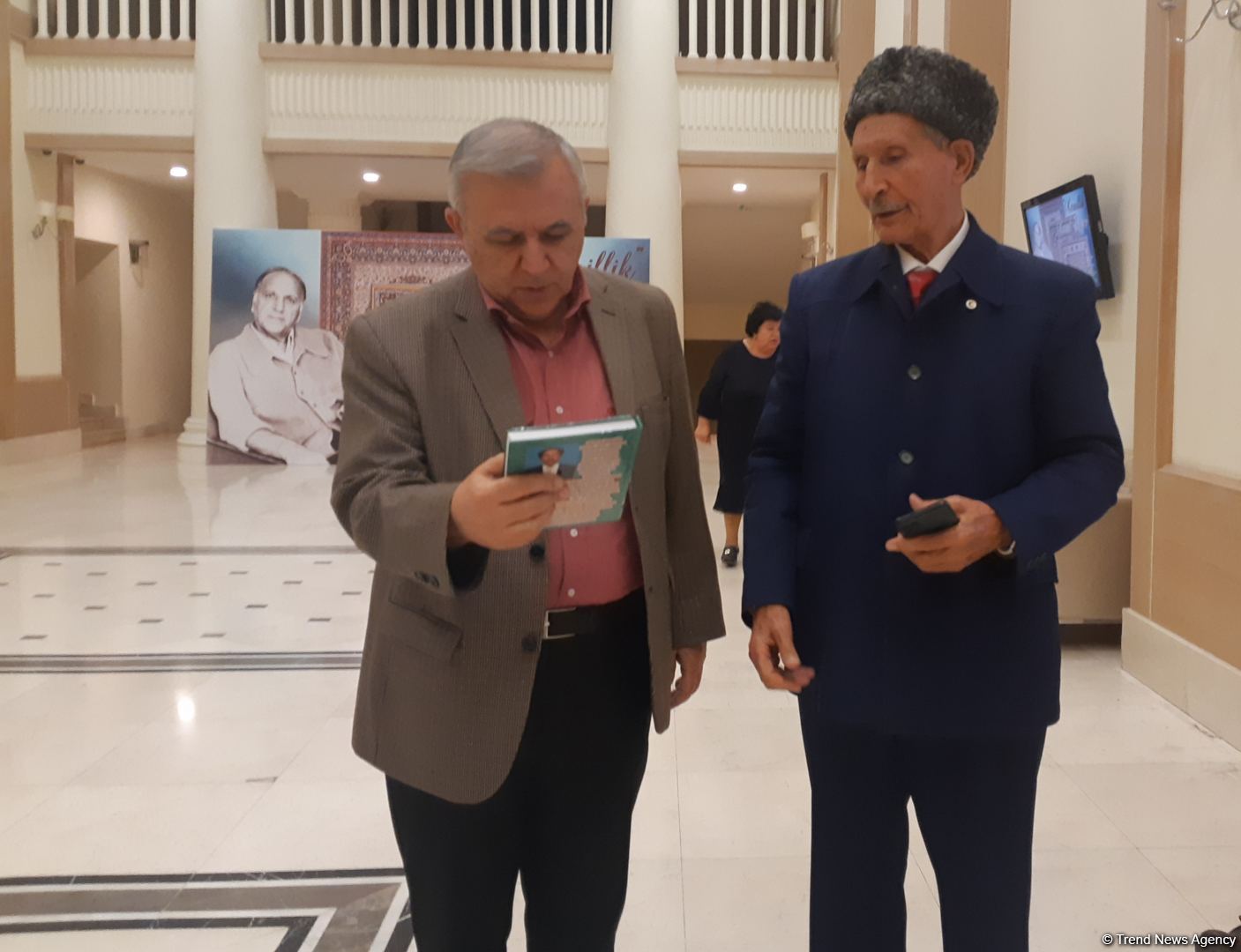 В Баку презентован фильм о народном художнике Кямиле Алиеве – его жизнь будто ковер с множеством узоров и цветов (ФОТО)